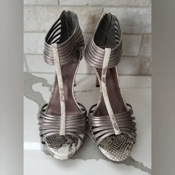 Vince Camuto snake and pewter leather heels - Picture 2 of 4